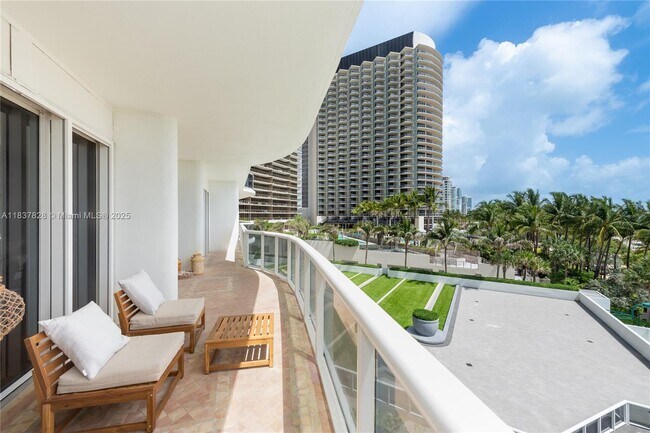 Primary Photo - 9601 Collins Ave