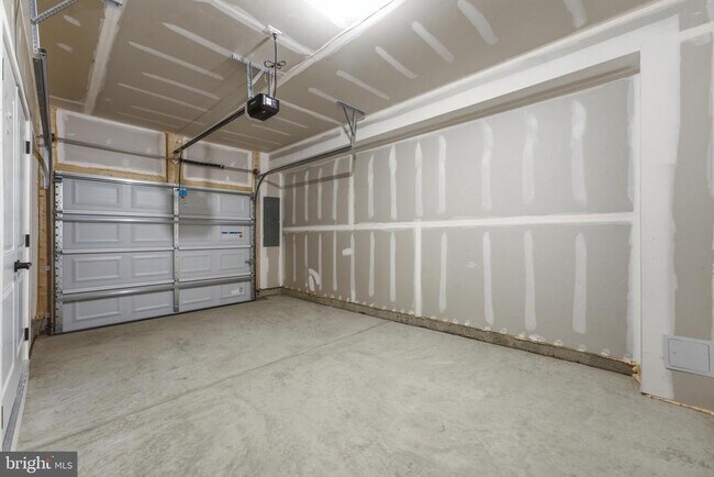 Building Photo - 16130 Hyde Pk Pl