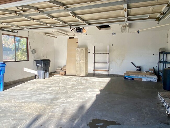 Building Photo - Beautiful Single Story Home Across From Ro...