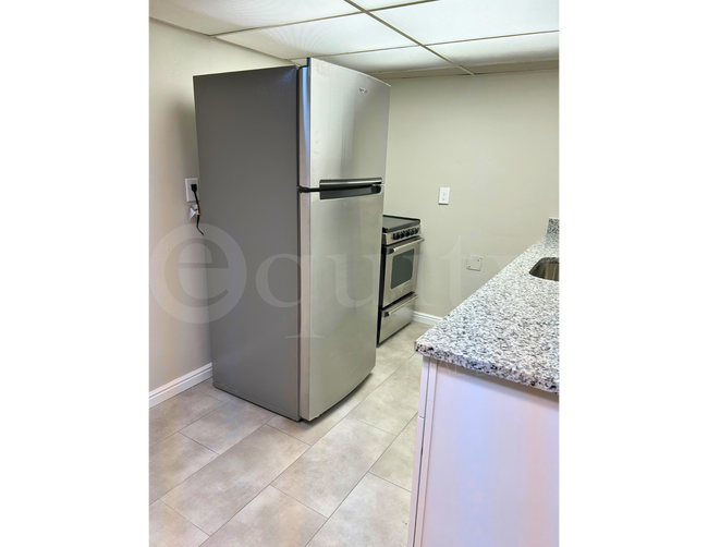 Building Photo - 105 E 500 N
