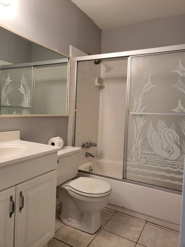 Building Photo - Fruitville & Tuttle area