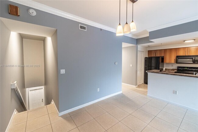Building Photo - 6020 W Sample Rd
