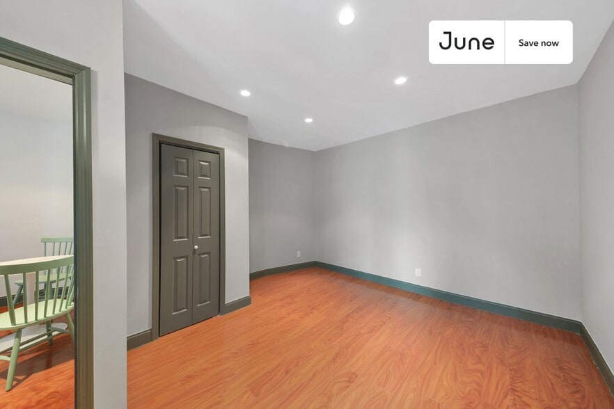 Building Photo - 23 E 109th St