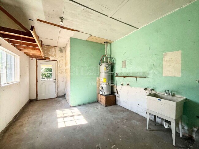 Building Photo - 1531 Marguerite St