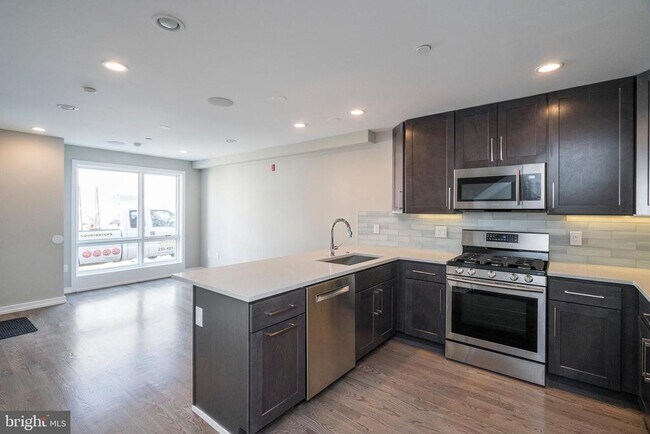 Building Photo - 1434 Clymer St