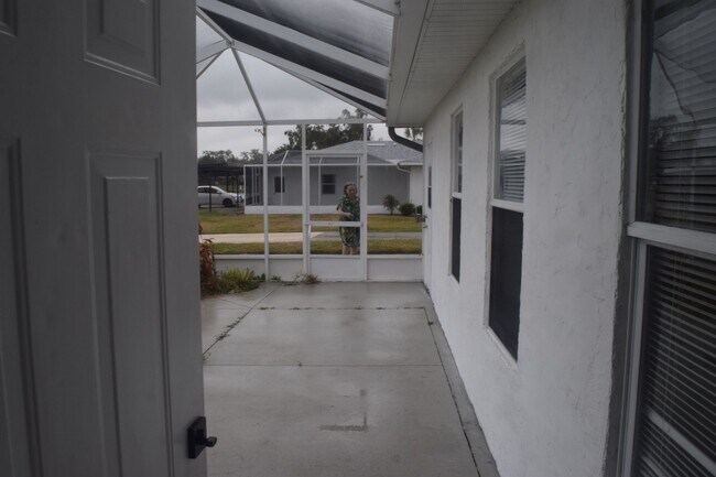 Building Photo - 1118 Apple Terrace