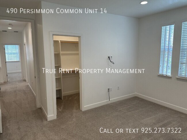 Building Photo - Gorgeous 3 Bed, 2.5 Bath Home in Desirable...
