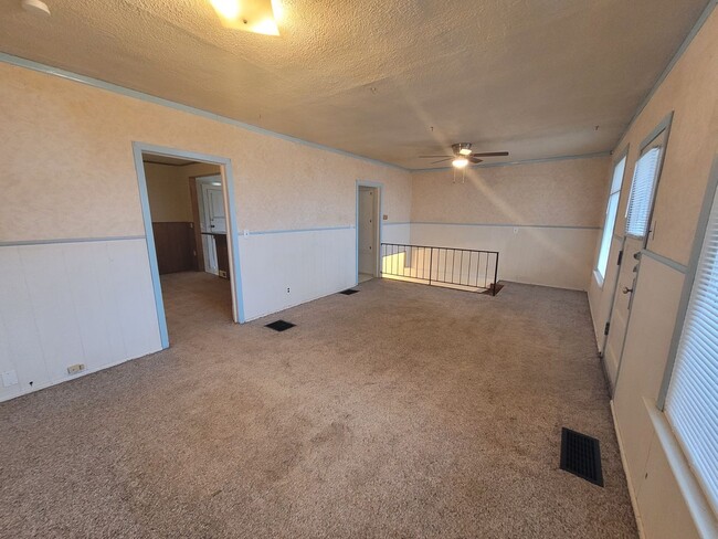 Building Photo - Spacious 2bd / 1Bath home in the Perry District!