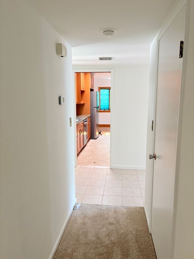 Building Photo - 3057 Carleton Pl