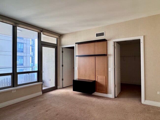 Building Photo - 600 N Lake Shore Dr