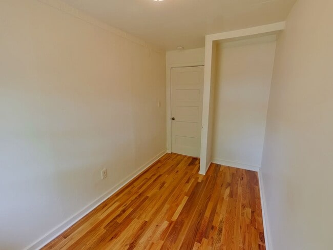 Building Photo - 3632 E 31st St S