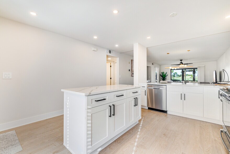 Building Photo - 16440 Kelly Cove Dr