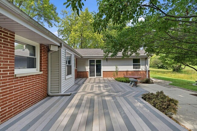 Building Photo - Willow Ridge