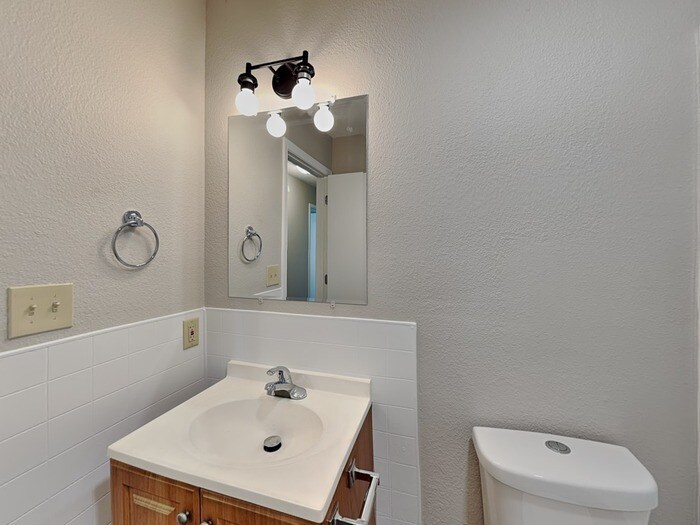 Building Photo - 4440 Riverbrook Ln