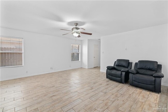 Building Photo - 23 Violet Ave