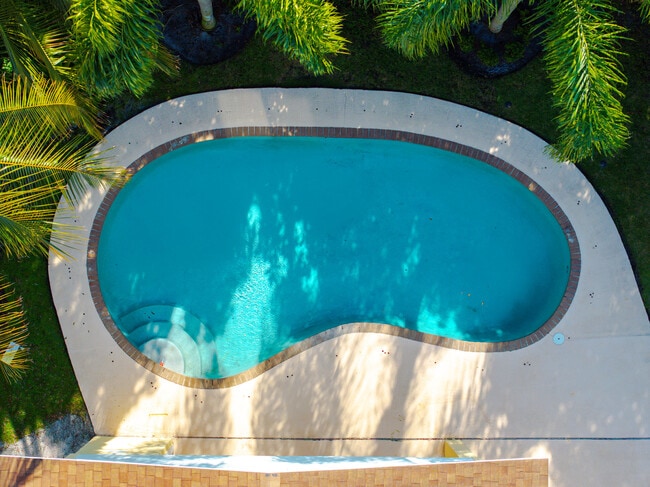 Building Photo - 302 NE 36th St