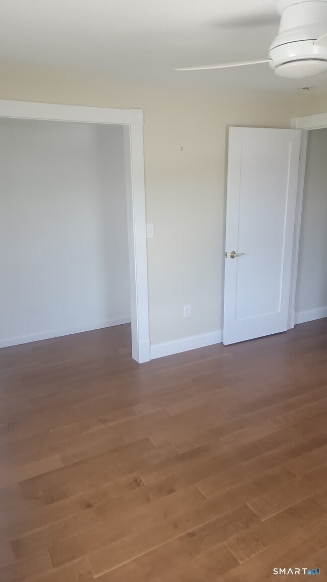 Building Photo - 318 Grovers Ave