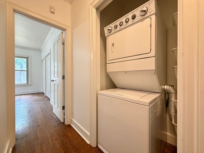 Building Photo - 903 E 38th St