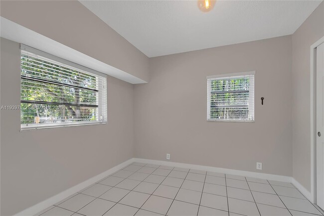 Building Photo - 2327 SW 22nd Terrace