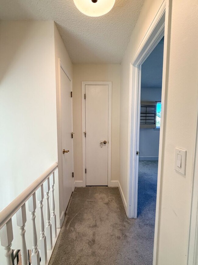 Building Photo - Updated Single-Family Home in Centennial!