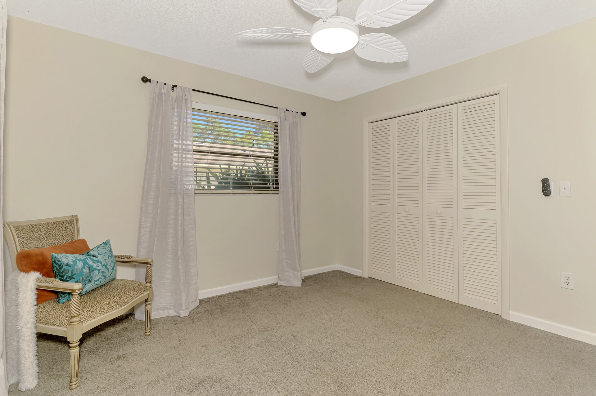 Building Photo - 2221 Pine View Cir