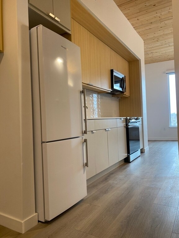 Building Photo - 154 Broadway