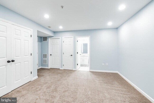 Building Photo - 10329 Bridle Ct
