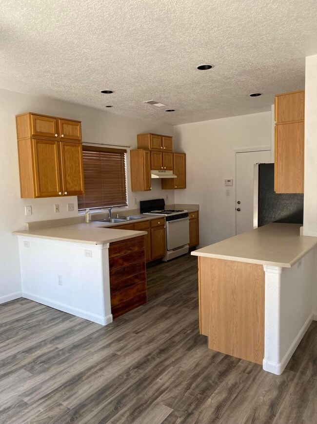 Building Photo - 1412 Stone Canyon Rd NE