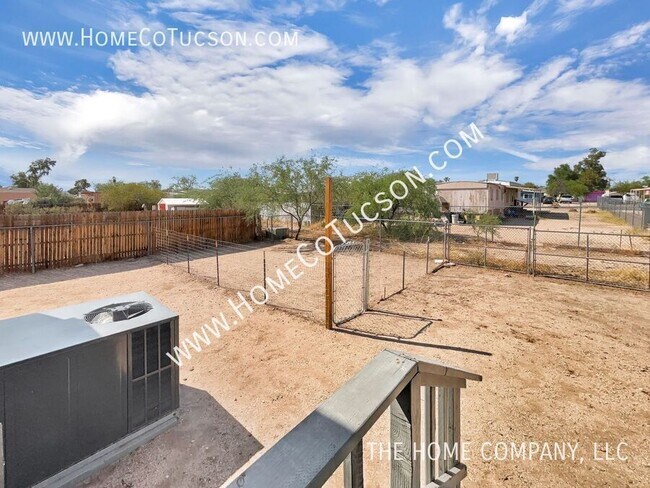 Building Photo - 2662 W Golda St