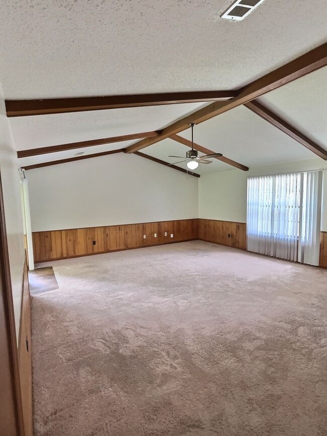 Building Photo - 1109 Hickory Dr