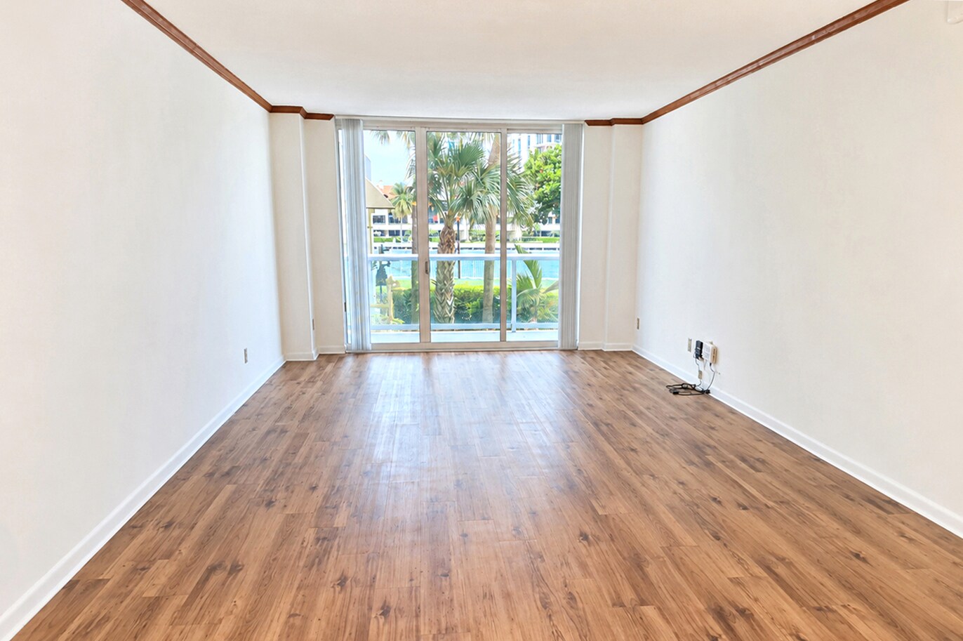 Building Photo - 19390 Collins Ave