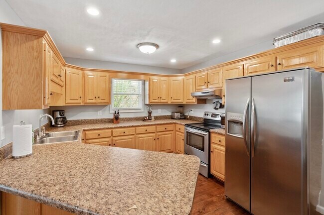 Building Photo - 125 Foxrun