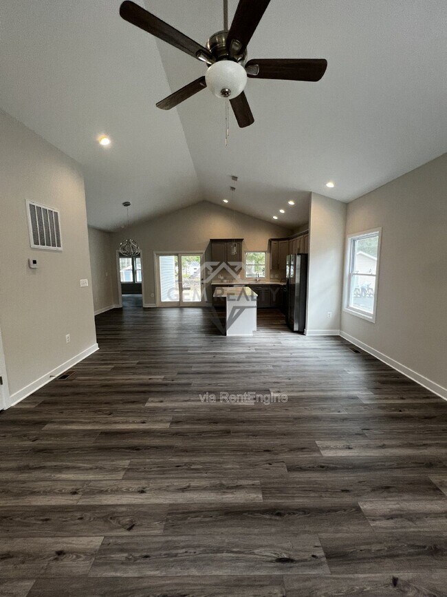 Building Photo - 38 Meadow View Ln