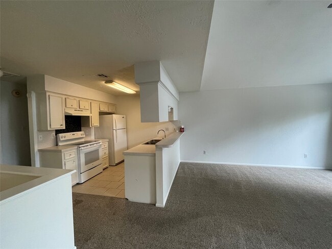 Building Photo - 2A Thunderbird Dr