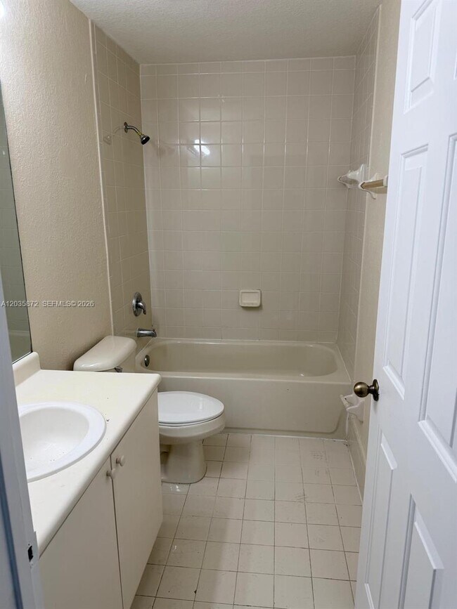 Building Photo - 1414 SE 24th Ct