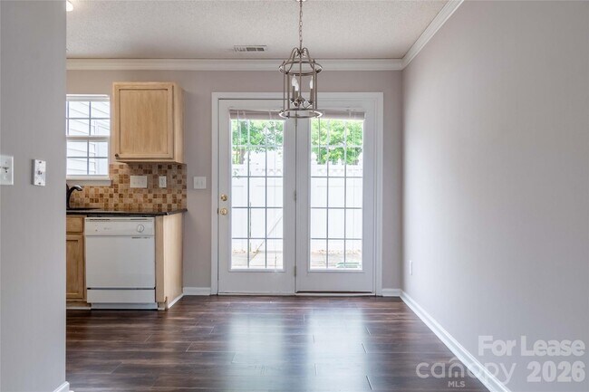 Building Photo - 109 Forester St