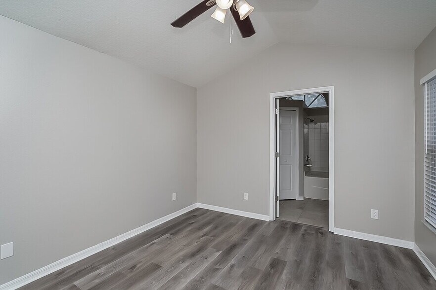 Building Photo - 14943 Deer Meadow Dr