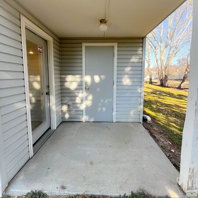 Building Photo - 3185 S Apple St