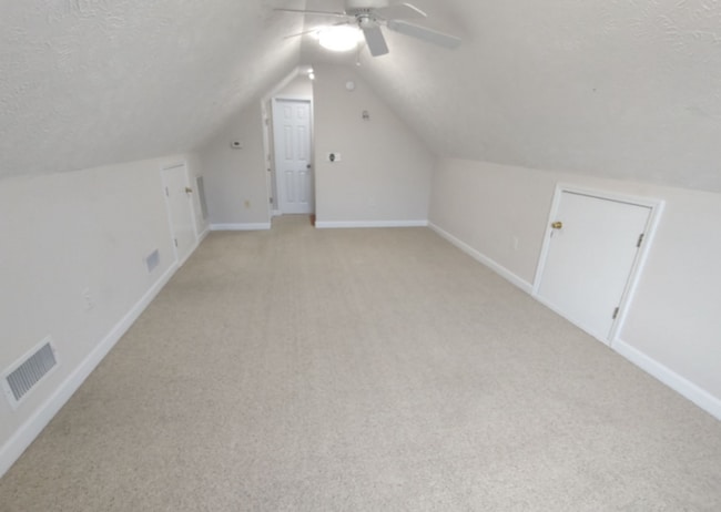 Building Photo - SPACIOUS WATERFRONT 3 bed/3.5 bath with loft/flex space