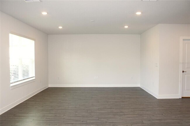 Building Photo - 30600 Thunderbird Dr