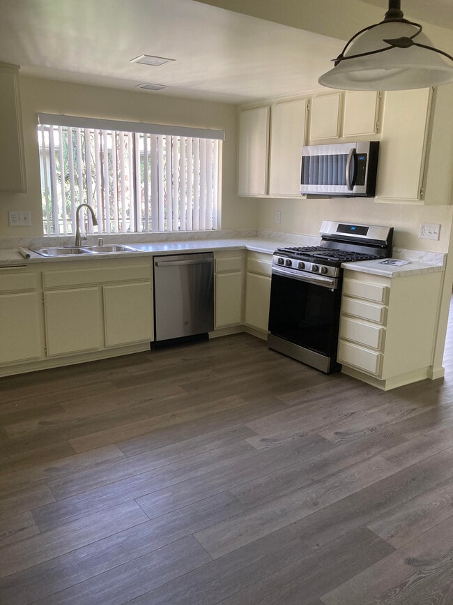 Building Photo - 12264 Chandler Blvd