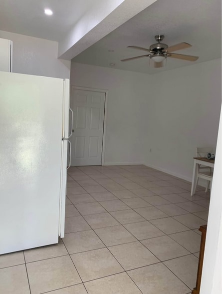 Building Photo - 973 NW 9th Ct