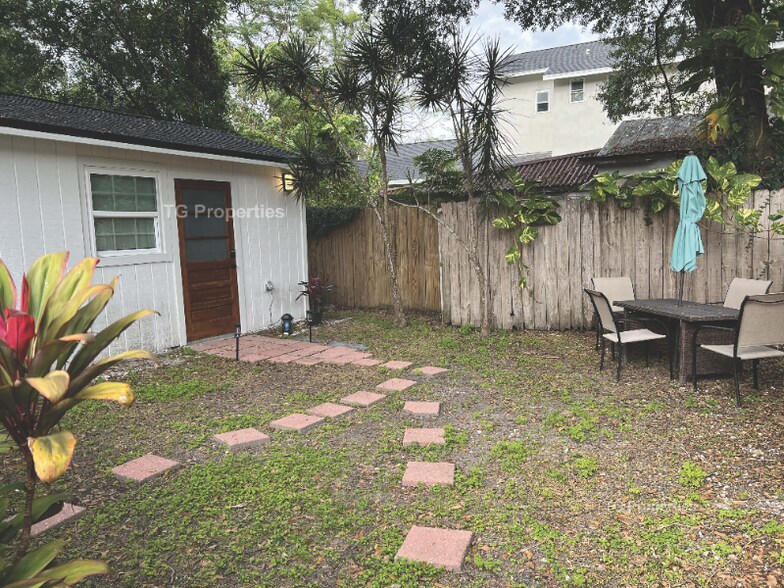 Primary Photo - 1313 E Pineloch Ave
