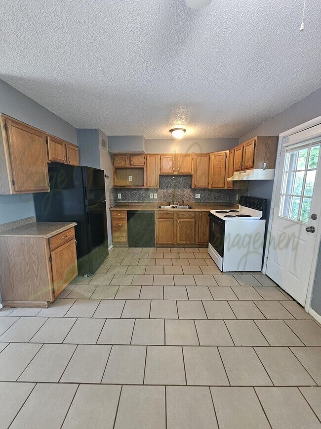 Building Photo - RANCH STYLE HOME!!!