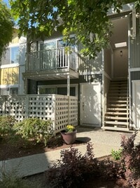 Building Photo - Beautiful 2Br/1Ba Condo by the Beach