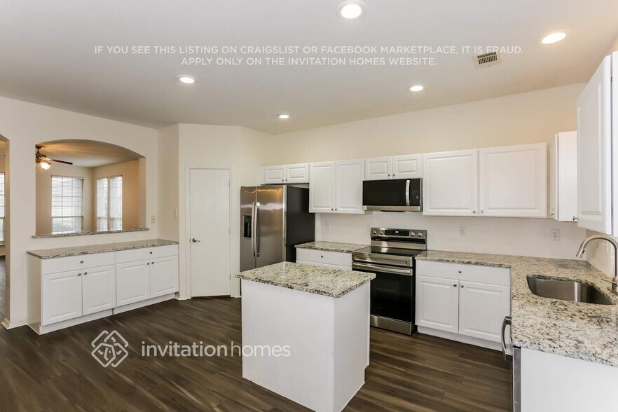 Building Photo - 1213 Sweetwater Dr