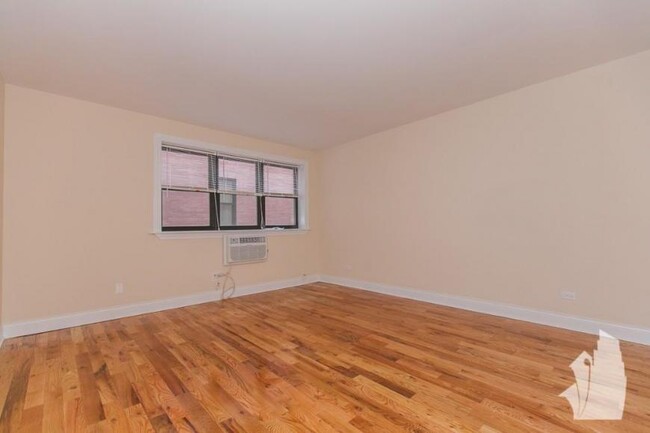 Building Photo - 0 bedroom in Chicago IL 60614