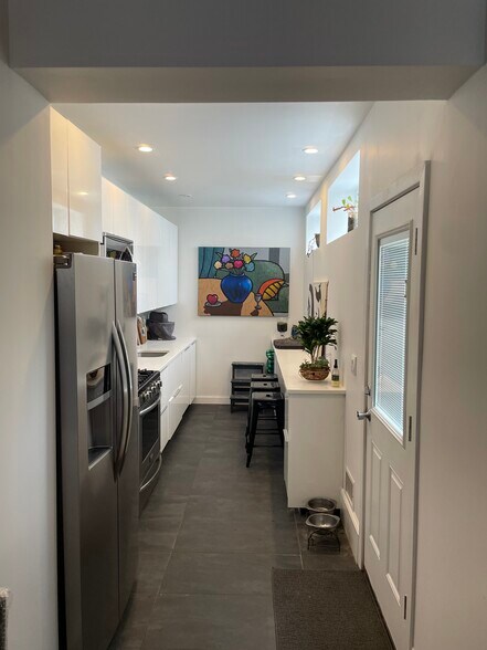 Building Photo - 2340 E Boston St