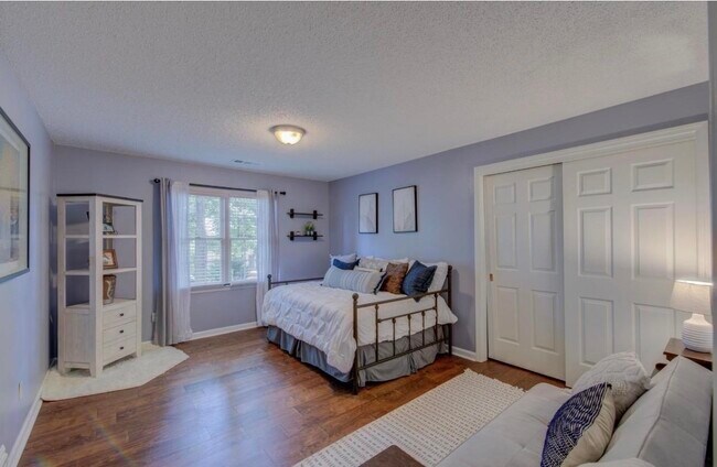 Building Photo - 8327 Poplar Pike