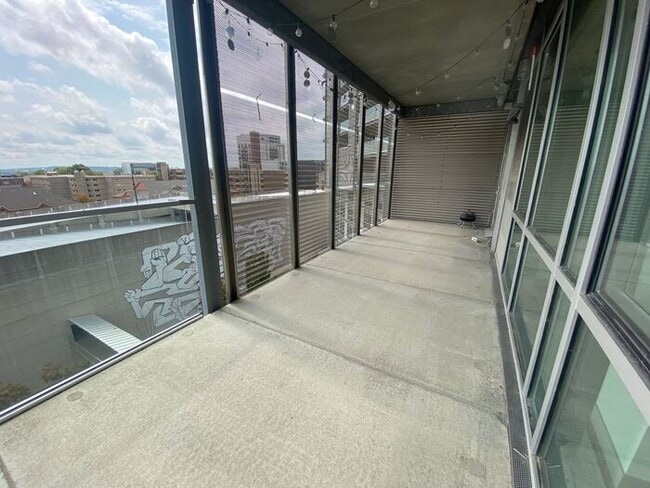 Building Photo - $3,000 | 1 Bedroom, 2 Bathroom Luxury Cond...